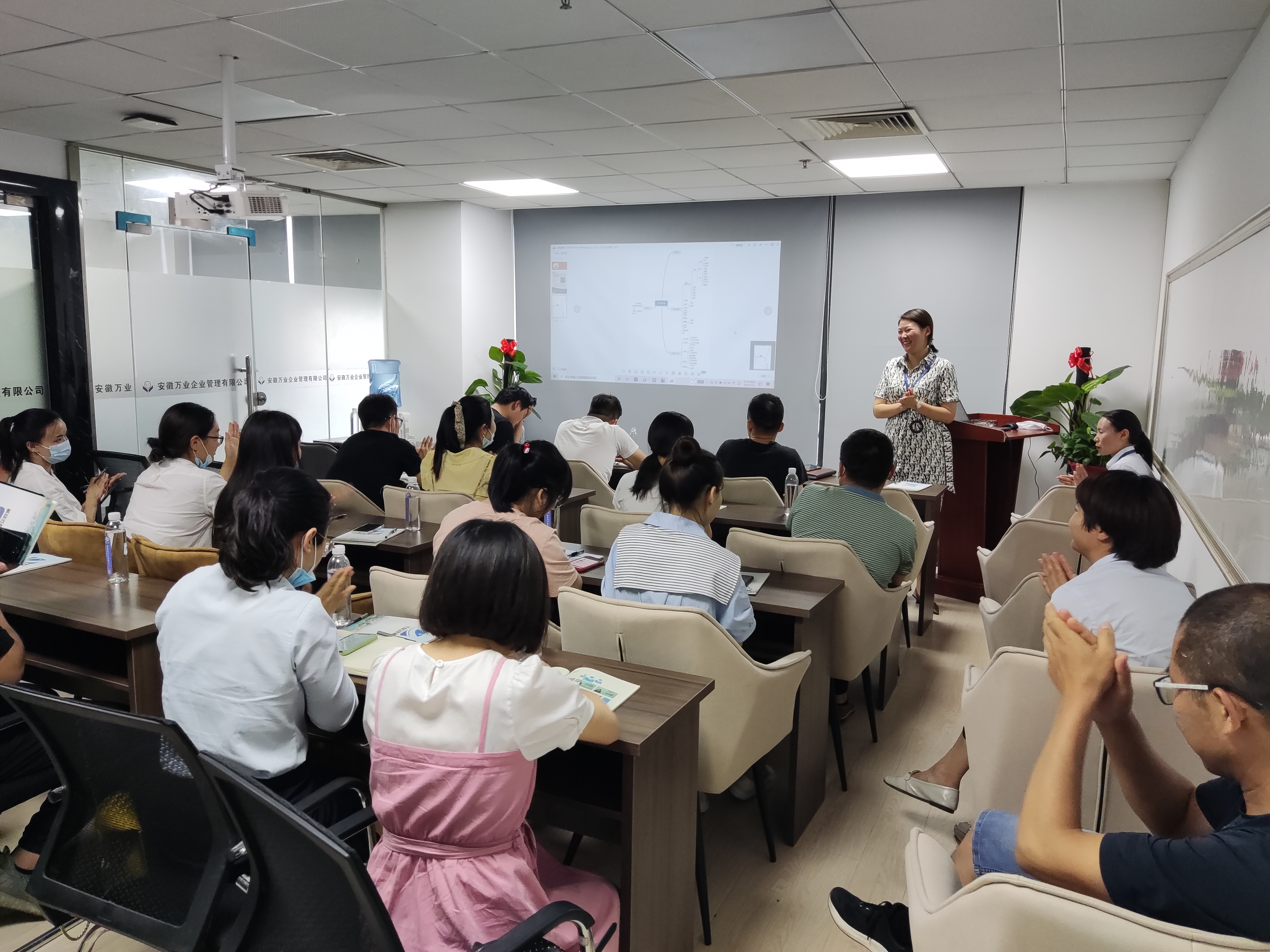 安徽萬業(yè)《建筑企業(yè)，如何突破重圍》公益講座圓滿結(jié)束